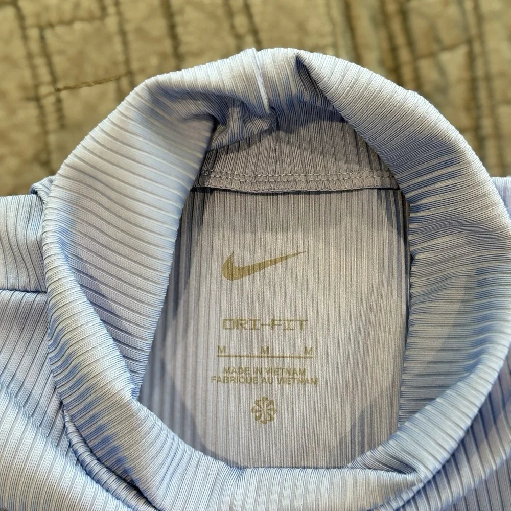 Nike Girl's Top Long Sleeve Medium Dri Fit TurtleNeck Activewear Athleisure Logo